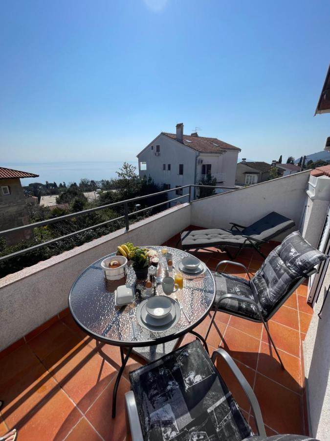 Apartment Lady Daniela Mit Meerblick In 로브란 외부 사진