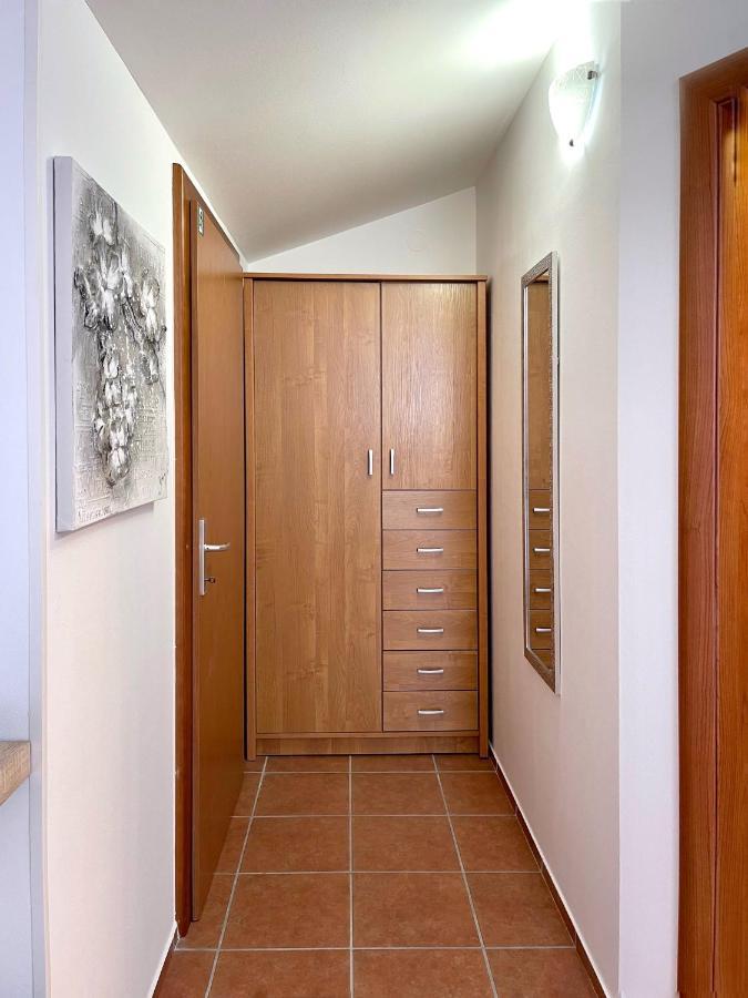Apartment Lady Daniela Mit Meerblick In 로브란 외부 사진